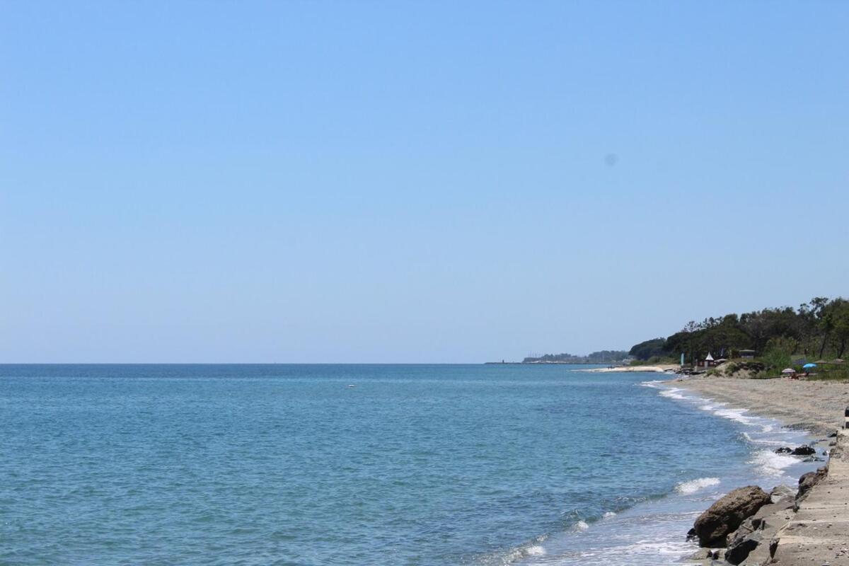 Bord de mer, pieds dans l'eau, vue panoramique Villa San-Nicolao Buitenkant foto